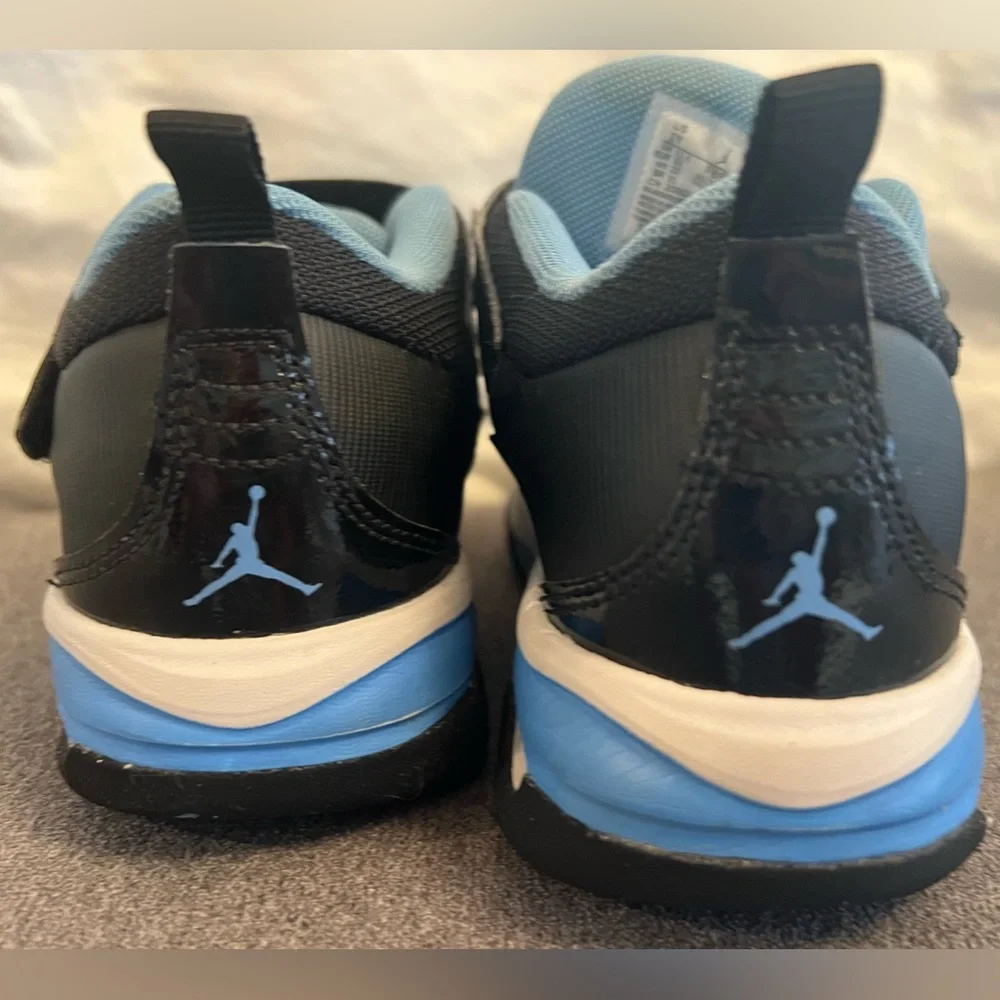 Nike kids Jordan Stay Loyal 3 flight sneaker/ Velcro closure/excellent condition - Picture 4 of 5